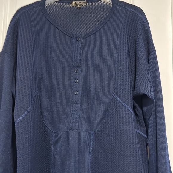 NWT- DG2, Colour block, Raglan Sleeve, Top. - Picture 3 of 8